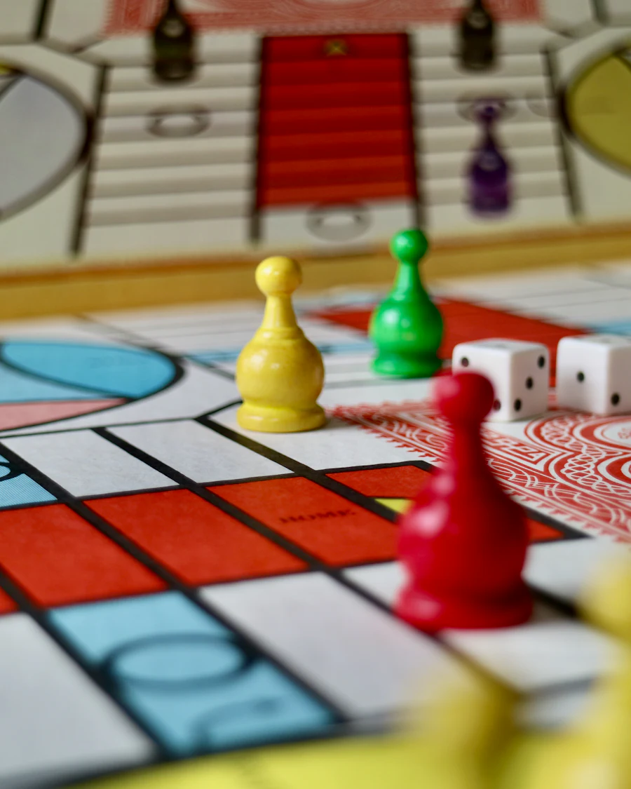 Peças e dados de board game posicionados sobre o tabuleiro